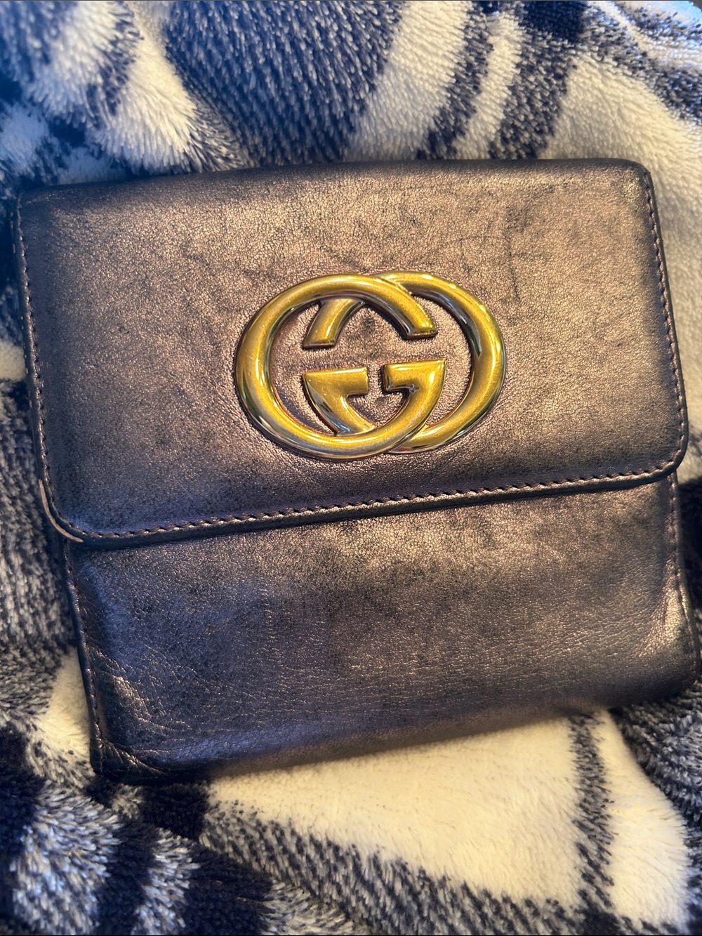 Gucci Dark GrayLeather Wallet with Gold Double G Emblem code 162759.203437